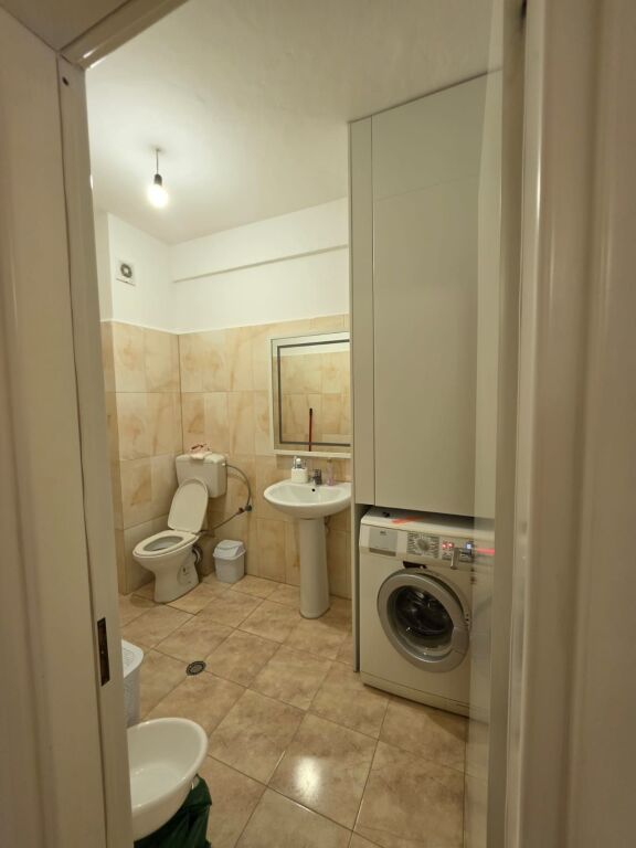 🏡 Appartamento 2+1 in affitto  📍 Astir, Via Sokrat Miho, Complesso Fratari  💰Prezzo: 50.000 Lek/mese