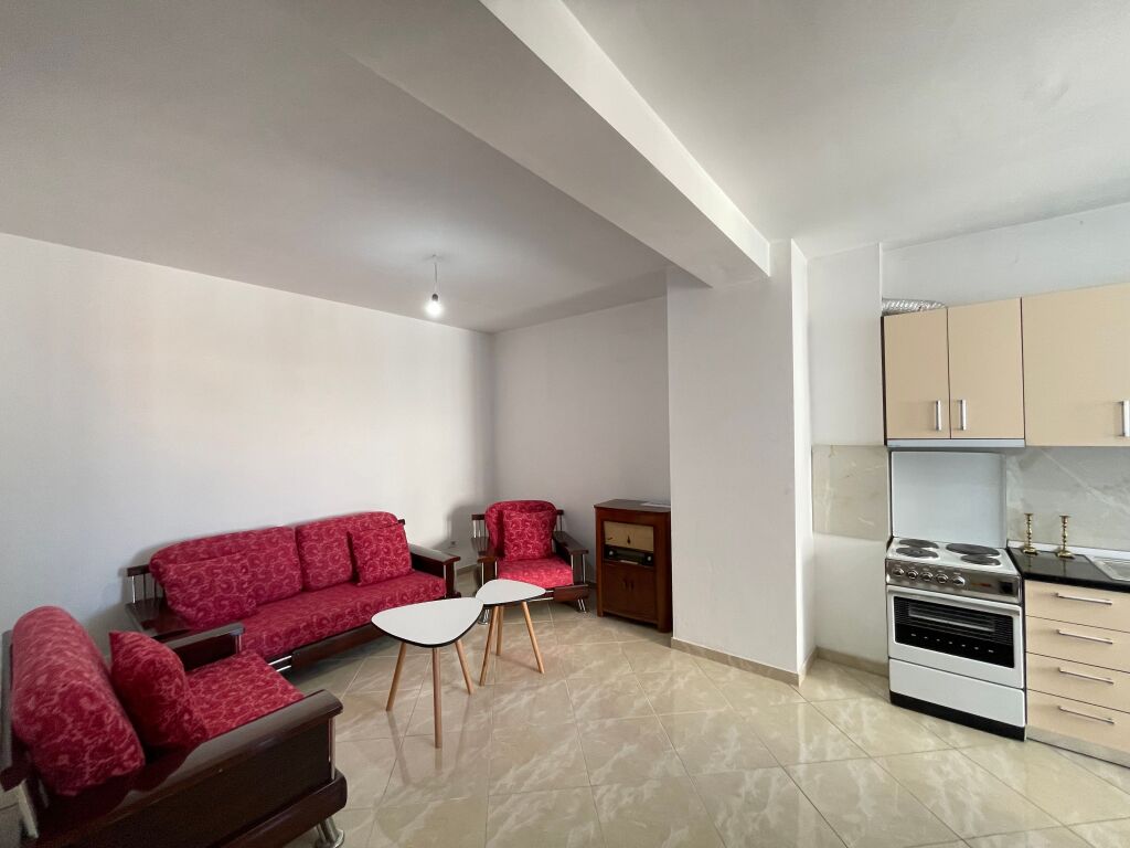 Apartament 1+1 per qira ne astir
