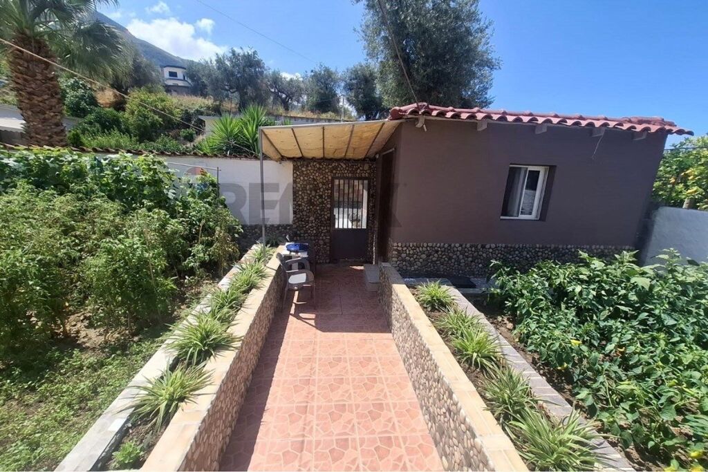 SHTËPI PRIVATE 2+1 PËR QIRA – LUNGOMARE, VLORË