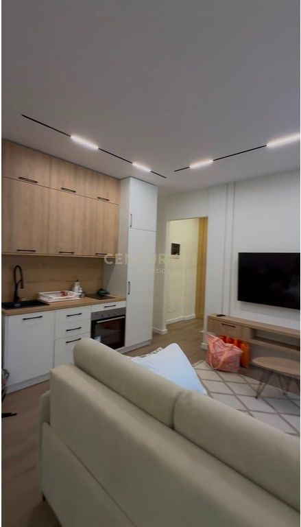 APARTAMENT 1+1 ME VERANDË PËR SHITJE – GOLEM, 100 M NGA DETI