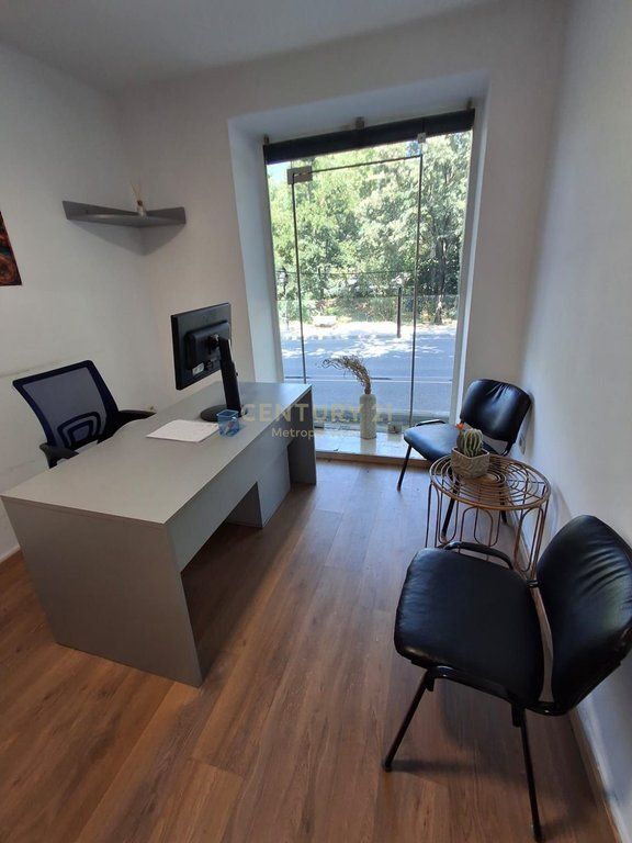 Jepet me Qira "Ambient Biznesi" në Katin 0 – Bulevardi Bajram Curri, pranë Xhamisë së Tabakëve dhe Shkollës së Baletit