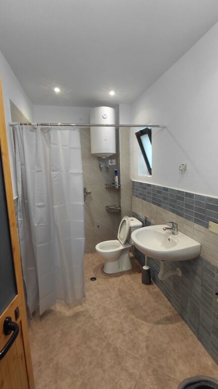🏡 JEPET ME QIRA APARTAMENT 1+1📍 Ali Demi – Rruga Idriz Dullaku