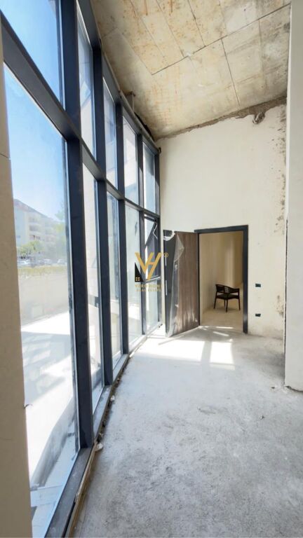 JEPET AMBIENT BIZNESI 129 M2 ME QIRA TE LIQENI I THATE 4.000 EURO
