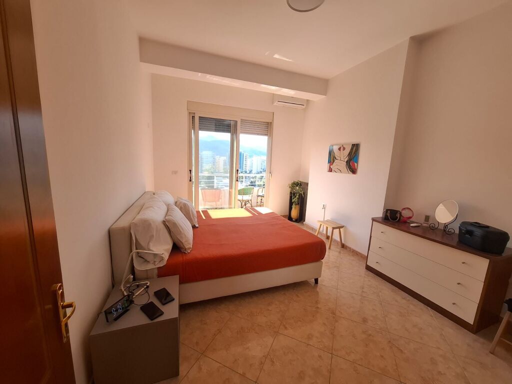 🏡 APARTAMENT 1+1 ME QIRA AFATGJATË – RRUGA E PORTIT, VLORË
