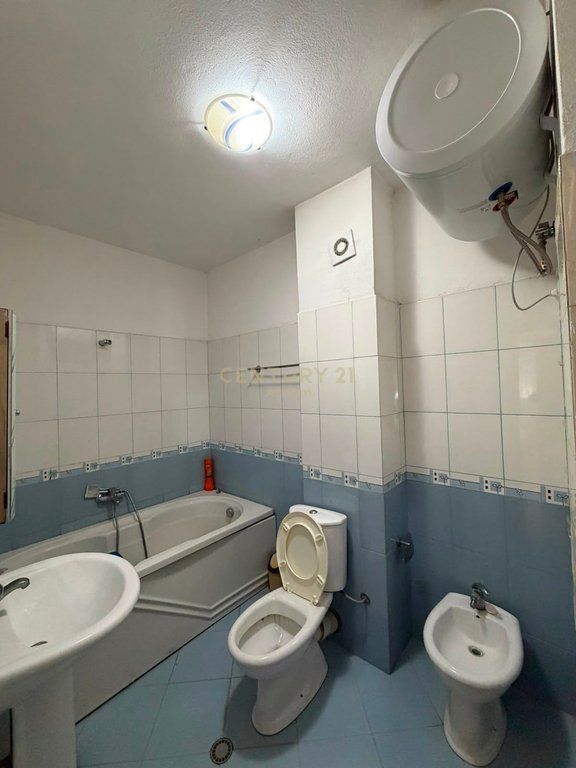APARTAMENT 2+1+2 ME QERA , RRUGA FORTUZI!