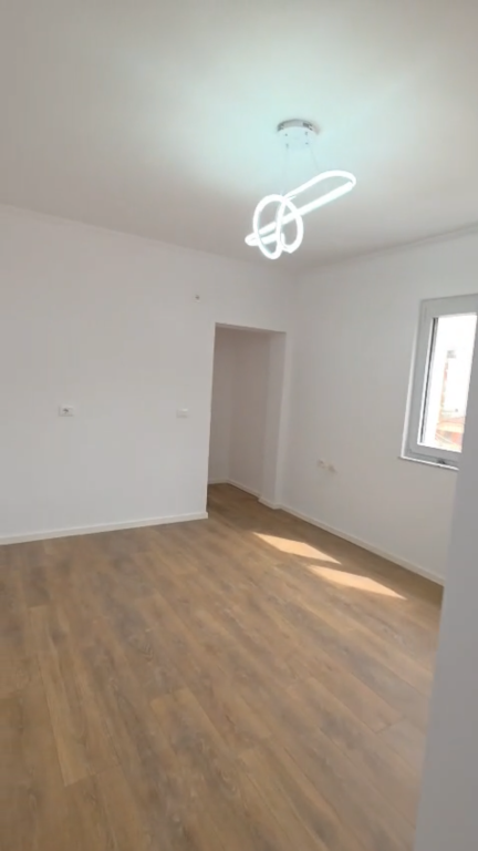 Apartament 1+1 per shitje Shkolla e Kuqe !