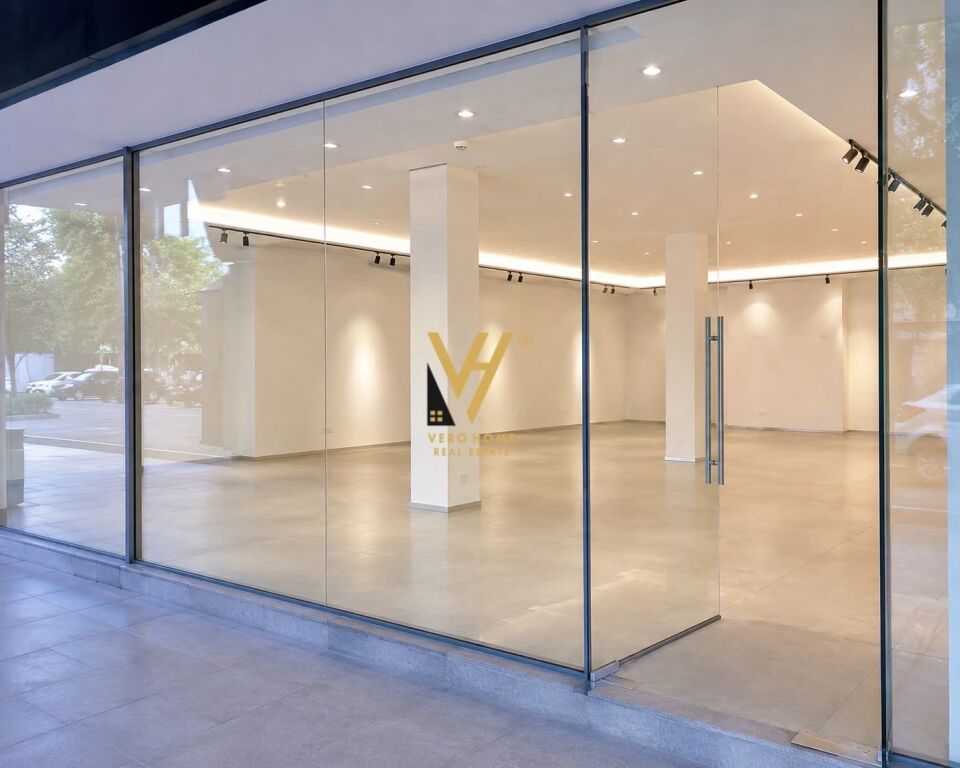 LOCALE COMMERCIALE IN AFFITTO 137 M2 A BLLOK 200.000 LEKE