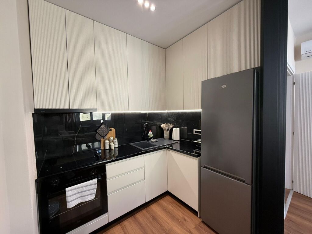 Shitet Apartament 1+1 ne Plazh