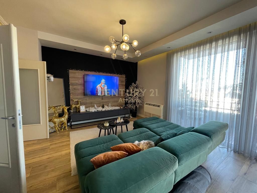 Apartament 2+1+2 per shitje prane Kopshtit Botanik