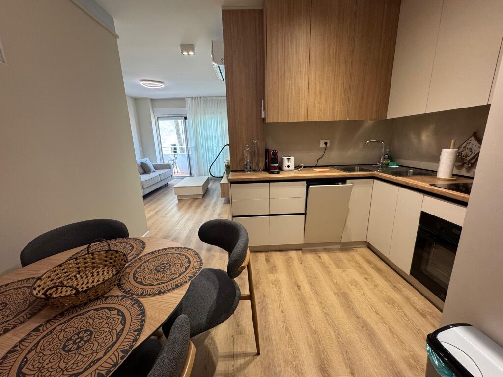 Jepet apartament me qera 1+1 Shkembi Kavajes