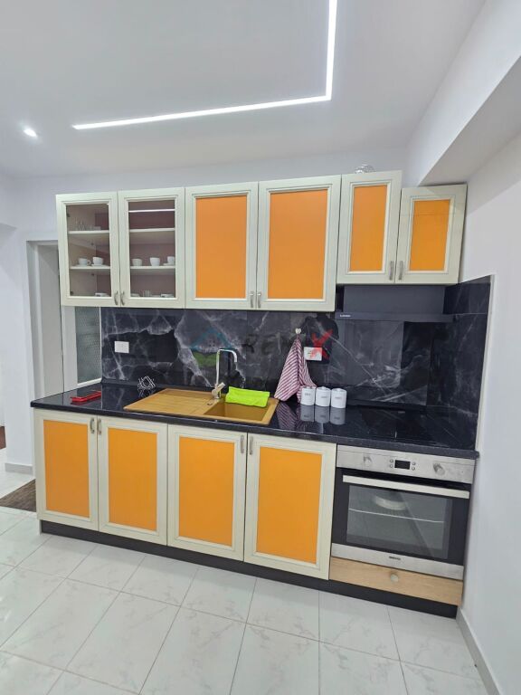 🏡 JEPET ME QERA SUPER APARTAMENT 1+1 – PRANË STADIUMIT!