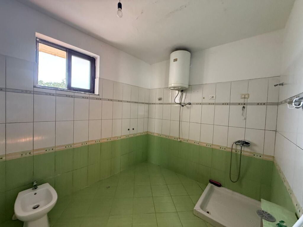 Shtëpi private me qira në Kënetë, Rruga Elbasani