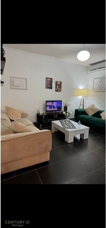 Japim me qira apartament 2+1 te Brryli, prane Bar Oslo!