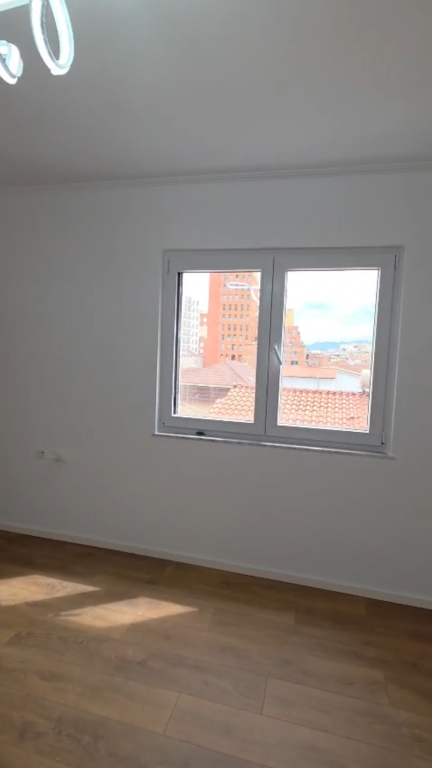 Apartament 1+1 per shitje Shkolla e Kuqe !