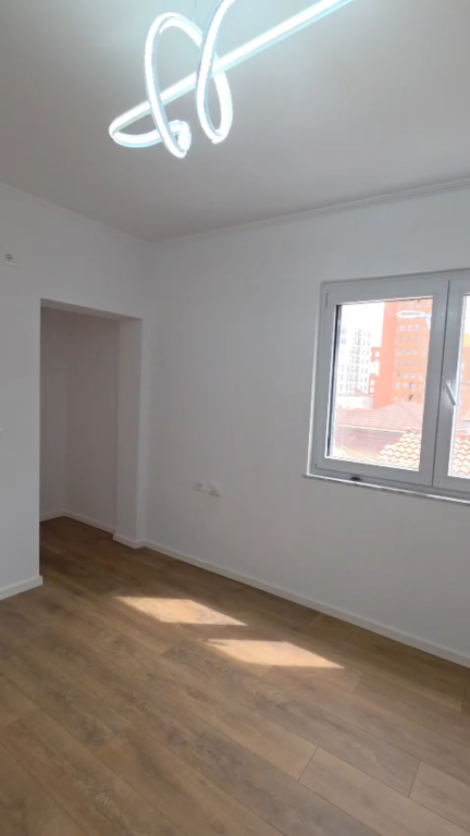 Apartament 1+1 per shitje Shkolla e Kuqe !