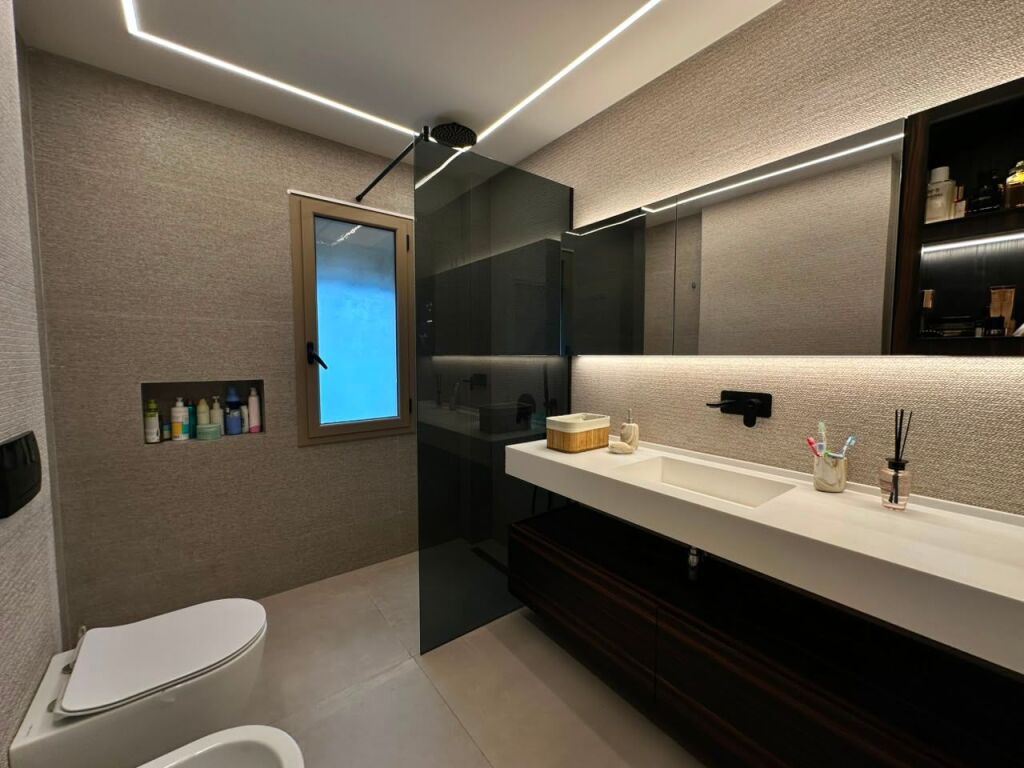 Apartament luksoz për shitje LISTË EKSKLUZIVE | Lungomare, Vlorë