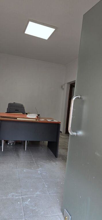 Qera | Ambjent Biznesi | Skanderbeg Square | 300 €/muaj
