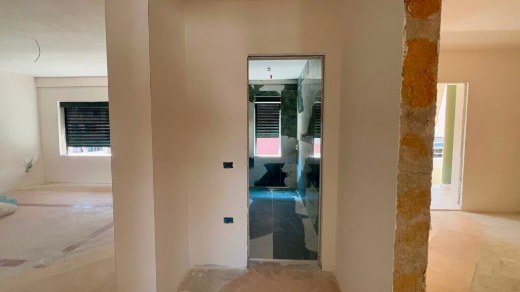 🏠SHITET 3+1+2wc + Kuzhine e Vecuar 📍Selite - Prane Universitetit Marlin Barleti 210,000€ - Orientim JUG🌞 - Kati 3 - SP.127m² - E Rinovuar
