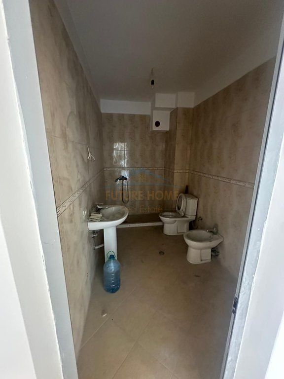 Shitet, Apartament 2+1+Verandë, Unaza e Re