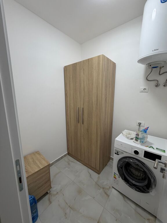 🏡 JEPET ME QIRA 📍Rruga Dritan hoxha kompleksi E88– APARTAMENT 2+1  ✨ I mobiluar 🏢 Kati 3 💰 Çmimi: 70,000 Lekë/muaj 🚗 Post parkimi i përfshirë në çmim  