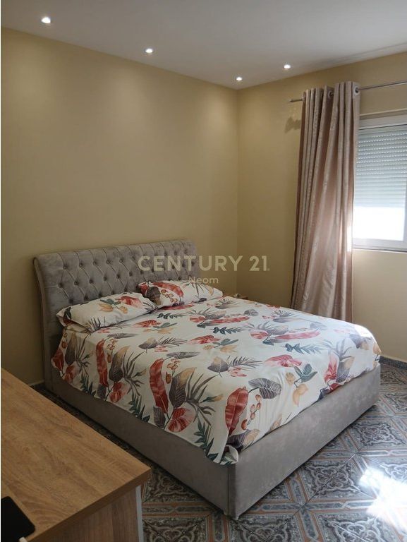 Jepet me Qira Apartament 3+1+Parkim i nje vile 2-katëshe, te Sheshi Shqiponja - 70000 ALL 700 € /Muaj