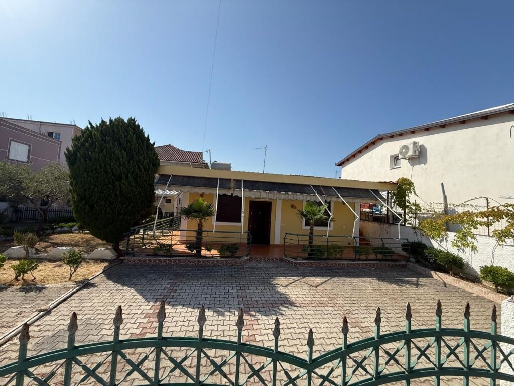 Shtëpi private me qira në Kënetë, Rruga Elbasani