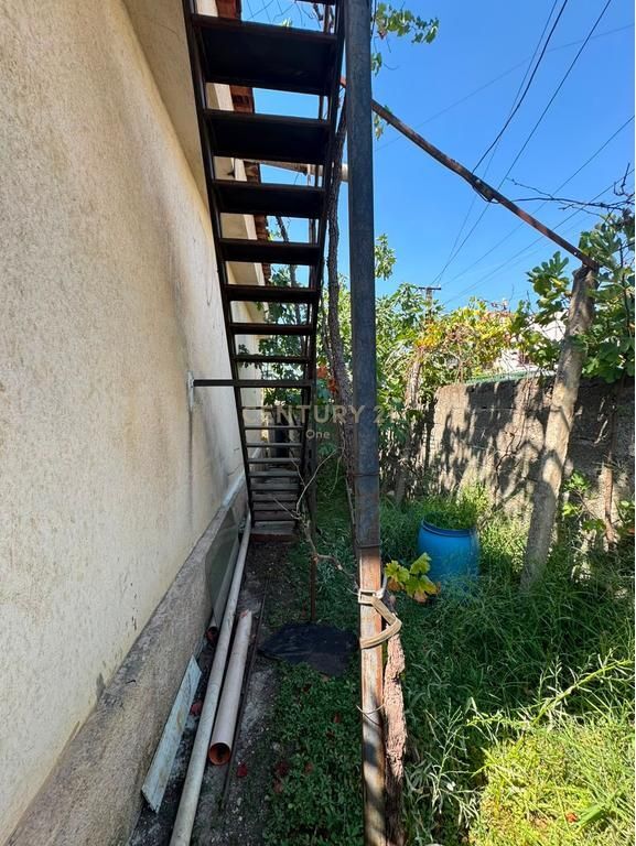 PRIVATE 1-FLOOR HOUSE FOR SALE📍 Tirana 199,000 € 19,900,000 Lek