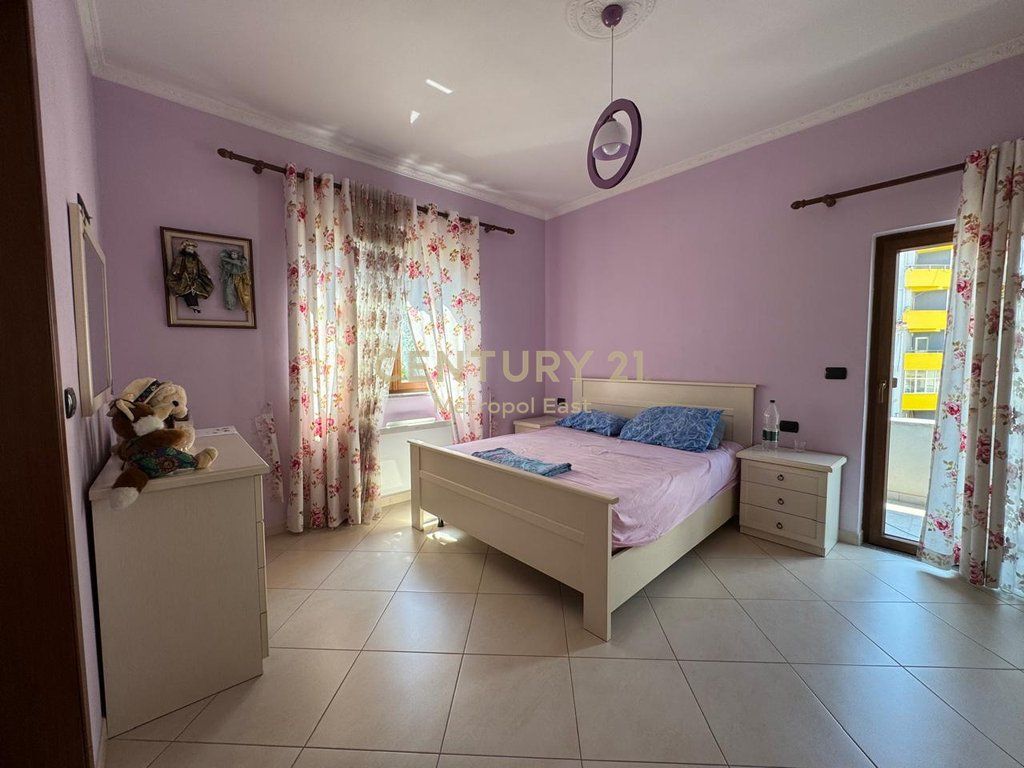 Jepet me Qira Apartament 3+1+2 + parkim pranë Kopshtit Zoologjik