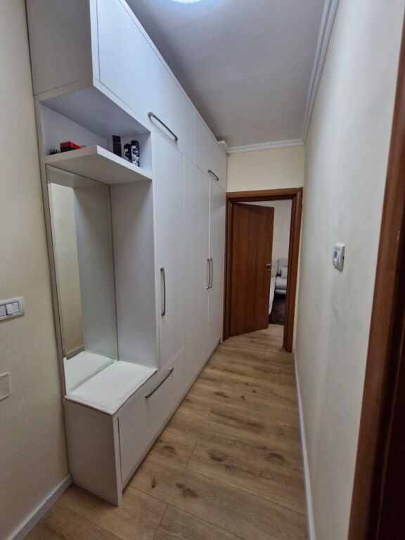 Jepet me Qira Apartament 1+1 – Bulevardi Bajram Curri