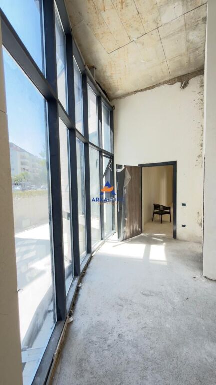 LOCALE COMMERCIALE IN AFFITTO 129 M2 " LAGO ASCIUTTO " 4000 EURO