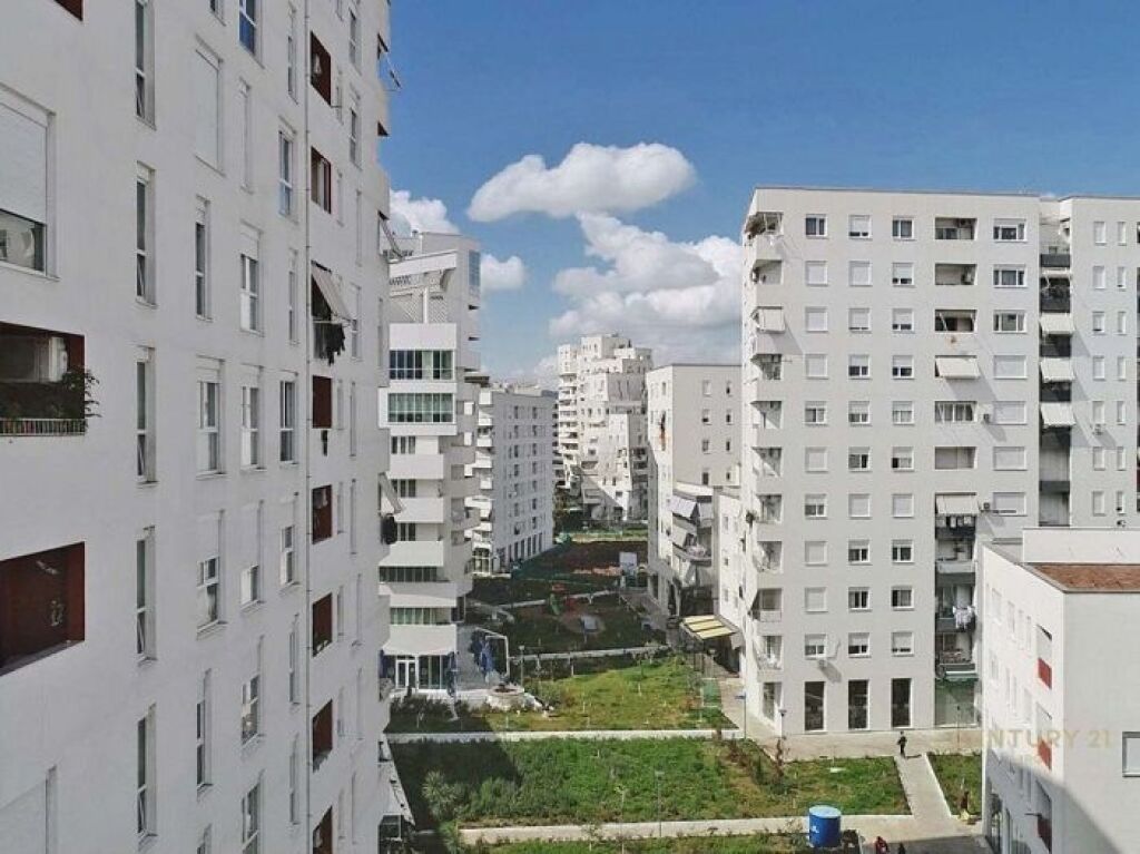 Kompleksi Magnet_21 Dhjetori_Kërkohet vajzë për bashkëndarje apartamenti 2+1, i ri dhe i mobiluar