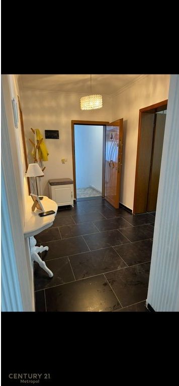 Japim me qira apartament 2+1 te Brryli, prane Bar Oslo!