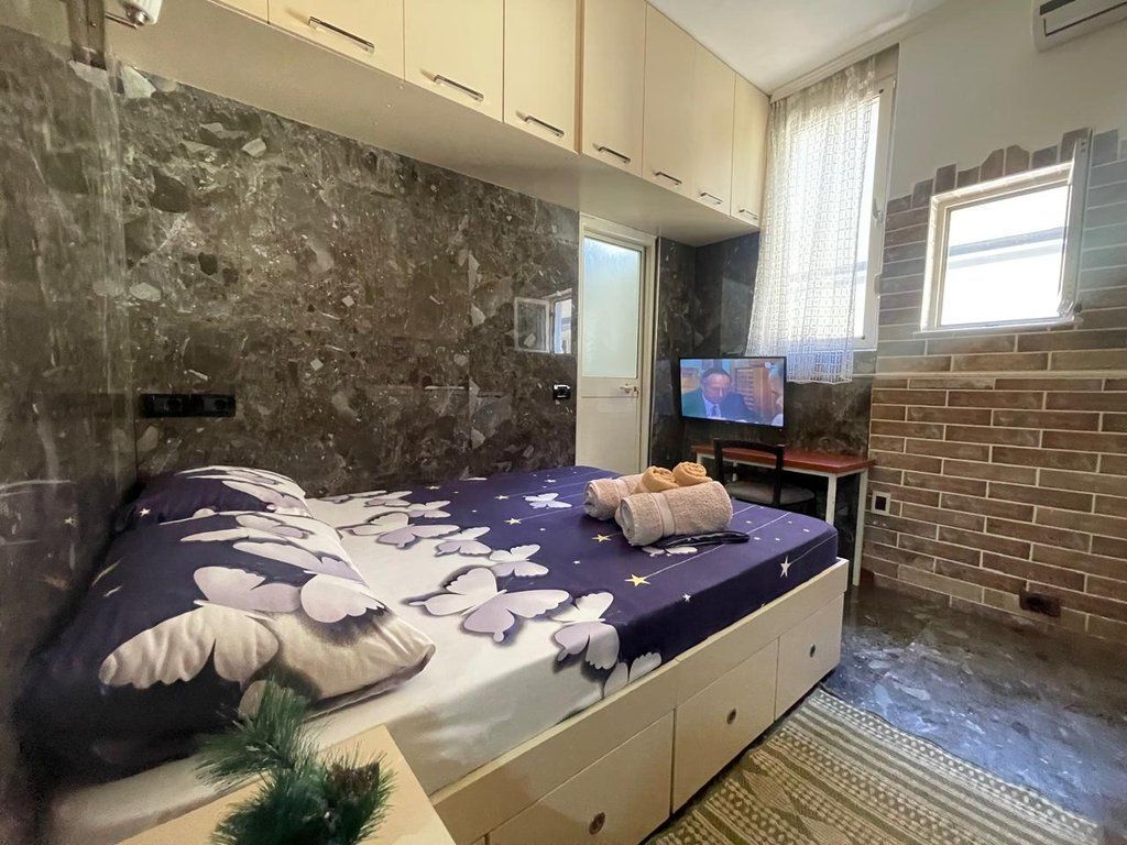 Garsoniere Me Qira në Rruga 5 Maji, Tiranë