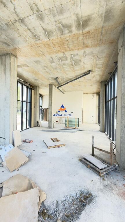 LOCALE COMMERCIALE IN AFFITTO 129 M2 " LAGO ASCIUTTO " 4000 EURO