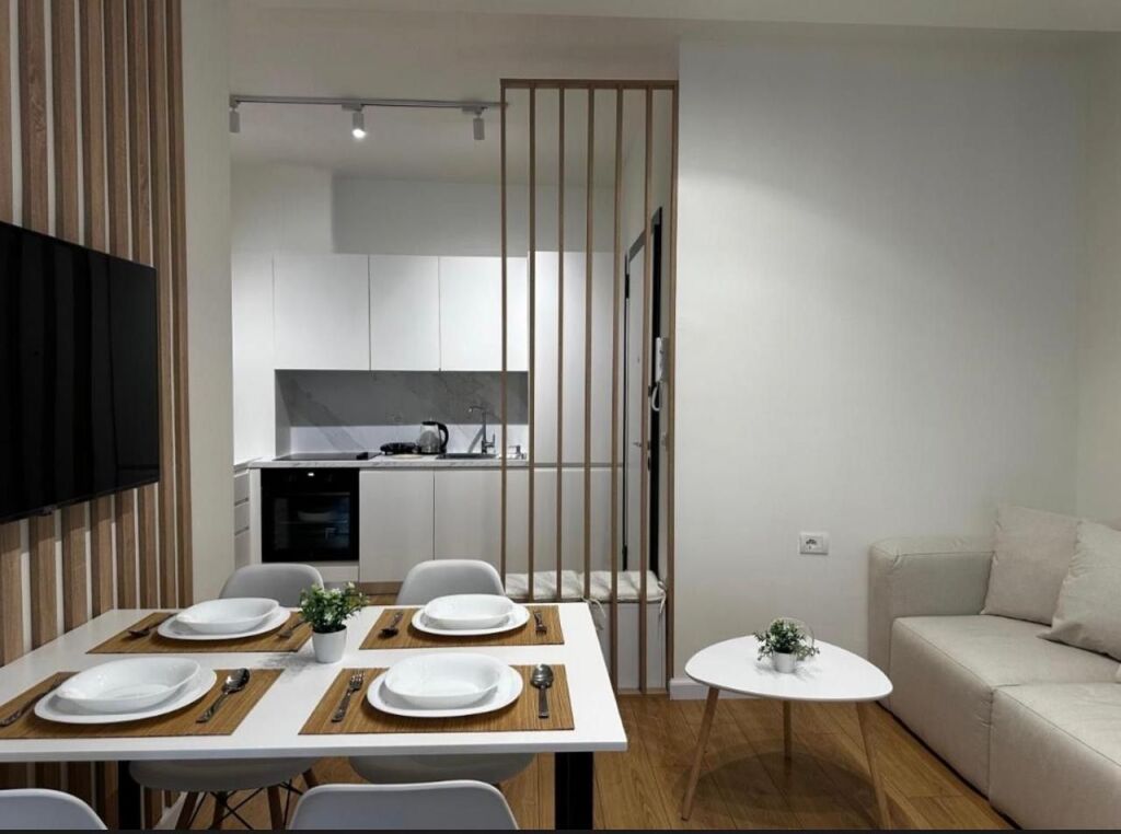 Sea view Apartment for rent in Vlora  ,Lungomare Free from September -1 June