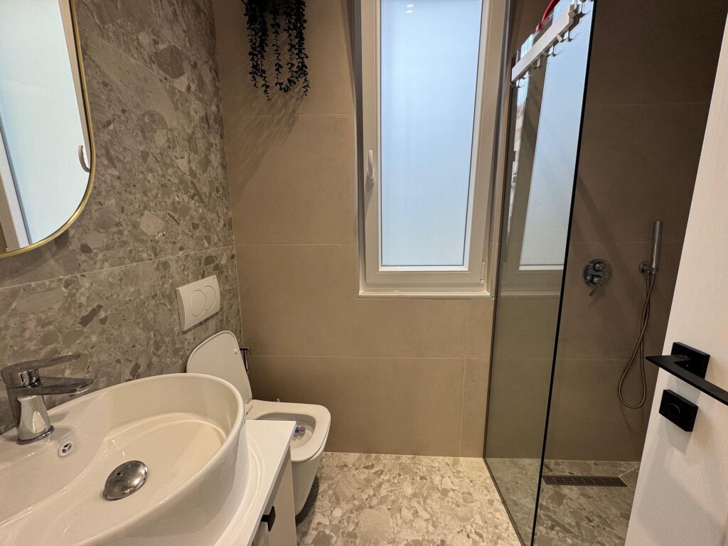 Jepet apartament me qera 1+1 Shkembi Kavajes