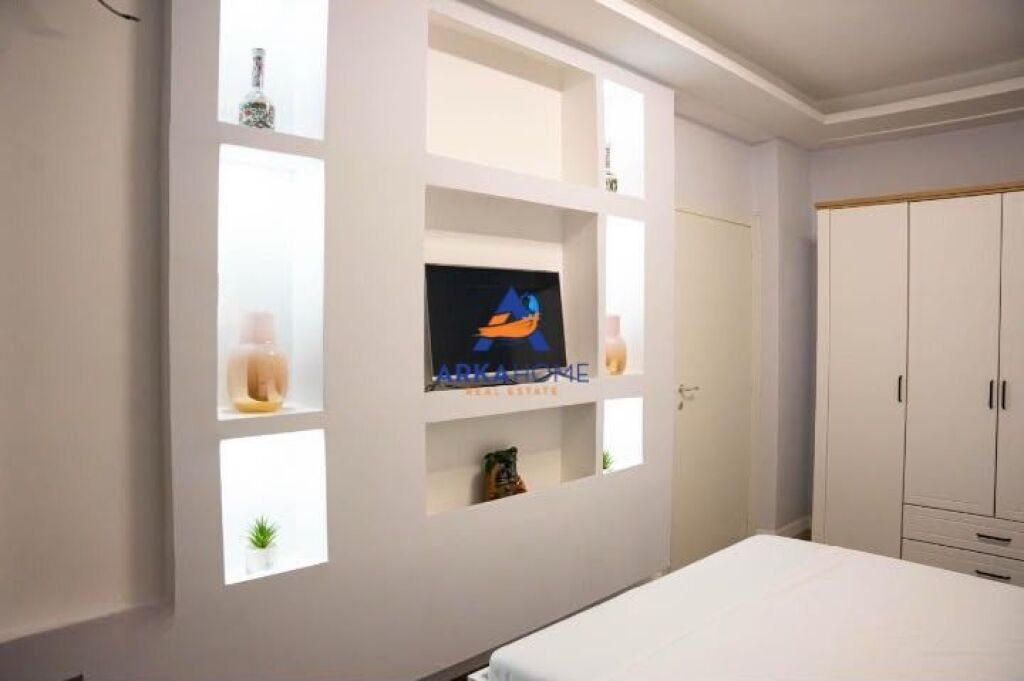 JEPET APRATMENT ME QIRA 2+1 + BALLKON "RRUGA DIBRES PRANE VILEA GOLD" 80000 LEKE