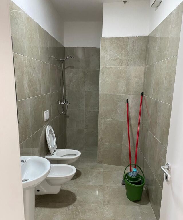 Qera | Ambjent Biznesi | Pazari i Ri | 800 €/muaj