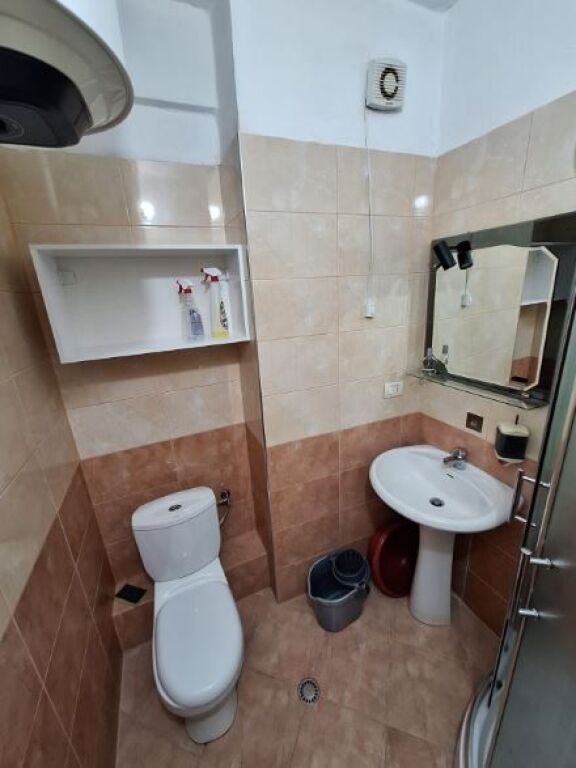 Appartamento 1+1 in affitto in Via Barikadave, vicino al liceo Sami Frasheri  ID 5339