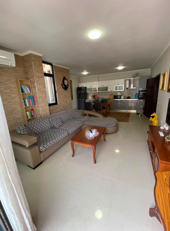 Appartamento 2+1+2 con Veranda in Vendita ad Astir, vicino al Bar Oksigjen