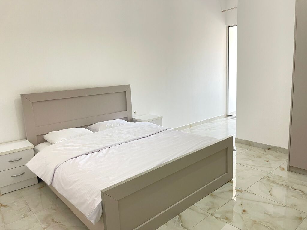 Jepet me qera 2+1 mobiluar astir te Marinaj 50000 lek