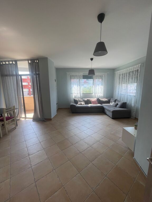 Appartamento 2+1 in vendita a Fresk 1550000 lek