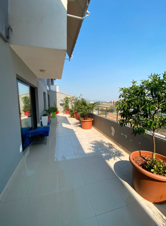 Appartamento 2+1+2 con Veranda in Vendita ad Astir, vicino al Bar Oksigjen