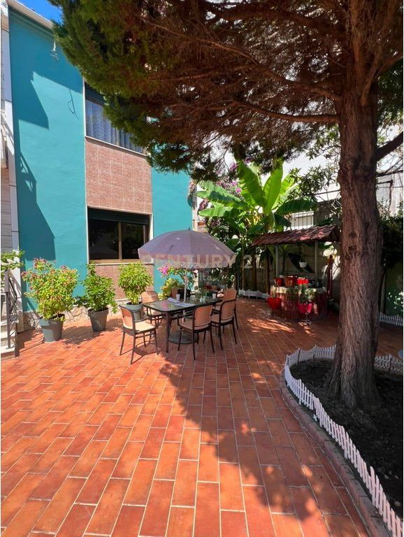 VILLA SU DUE PIANI IN VENDITA A DURRES!!