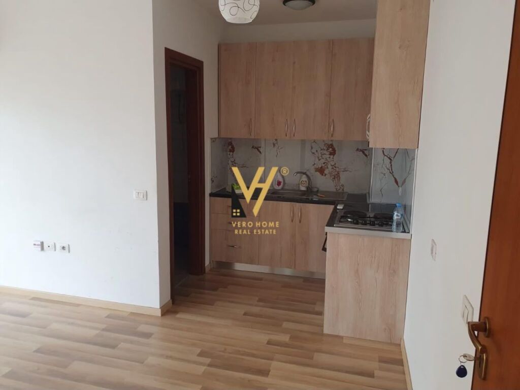 UFFICIO 72 M2 IN AFFITTO PRESSO L'EX CAMPO DI AVIAZIONE 45.000 LEKE