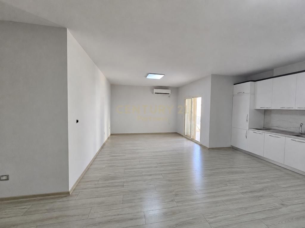 Shesim Apartament 2+1+2 në Myslym Shyri !