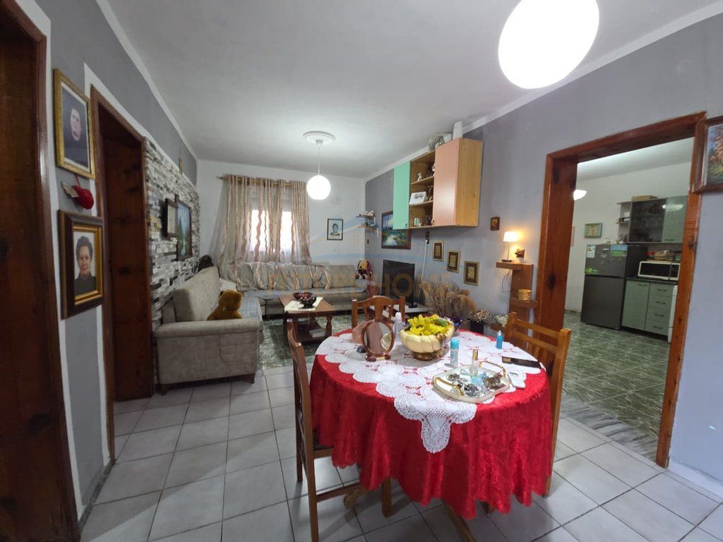 Shitje, Shtepi Private, Bulevardi Bajram Curri