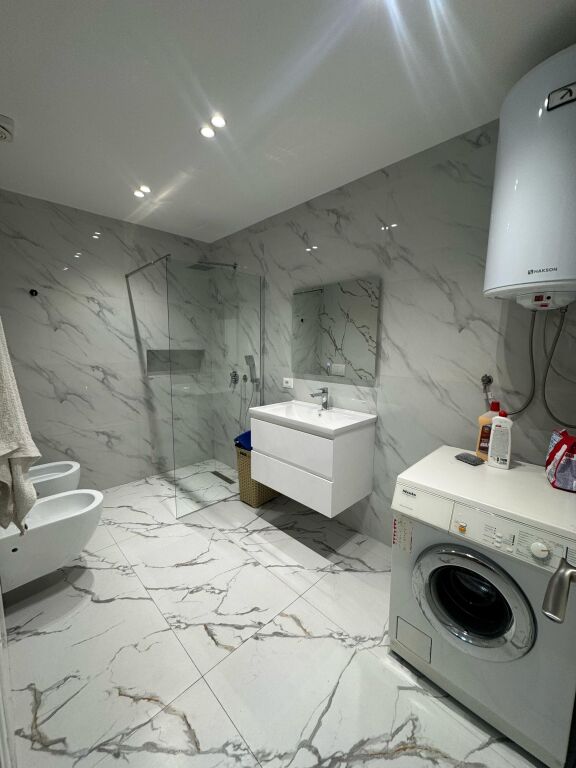 🏡 Appartamento 2+1 in affitto  📍 Di fronte a Delijorgji, vicino a Pastiçeri Nela 💶 Prezzo: 900 €/mese