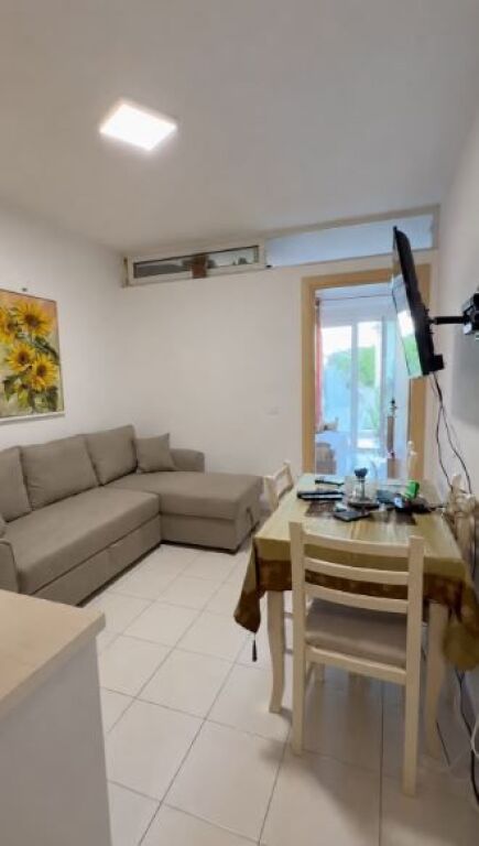Shitet Apartament 1+1 Tek Qytet Studenti, prane Kompleks Ana   ID 5344