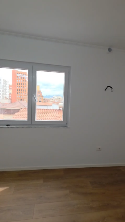 Apartament 1+1 per shitje Shkolla e Kuqe !